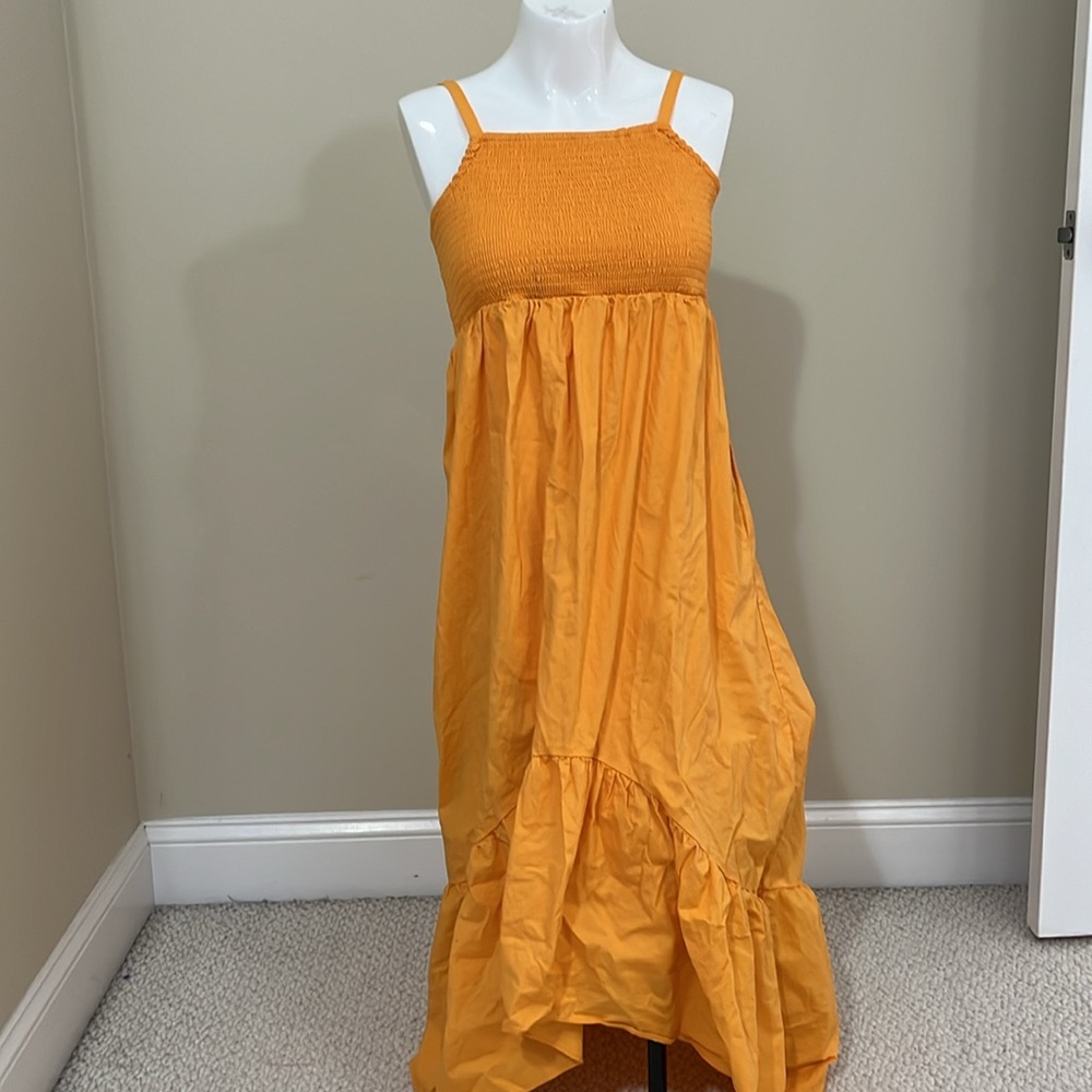 LAUNDRY BY SHELLI SEGAL Sleeveless Smocked High-Low Midi Dress